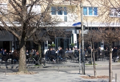 Sunce u Bijeljini izmamilo šetače i ispunilo bašte