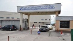 Slijedi li gašenje Međunarodnog aerodroma Tuzla? Svjetla ugašena, umjesto aviona na pisti psi lutalice 