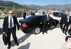 Građani BiH u ovoj godini platili DVA MILIONA KM za čuvanje političara