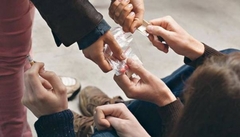 Starosna granica za prvo uzimanje droga pala ispod 15 godina