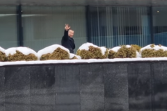 "ODE TI SA DODIKOM" Vukanović snimio Nešića ispred Parlamentarne skupštine BiH, pa mu postavio zanimljivo pitanje (VIDEO)