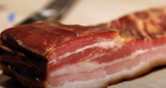 Konačno otkriveno, evo da li slanina začepljuje krvne sudove