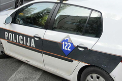 Provalio u kamion i ukrao hranu