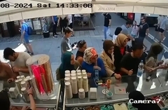 Sarajevo pod metom džeparoša: Turistkinje opljačkane dok su birale sladoled /VIDEO/