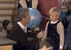 "Posvetio bih je svoj djeci svijeta" Zbog stihova malog Voje od prije 40 godina plače region (VIDEO)