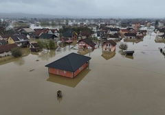 Teško stanje u prijedorskom naselju Gomjenica, VATROGASCI SPASLI ŽENU koja je 2 dana bila zarobljena