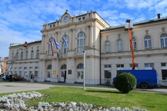 Bijeljina: Skidaju novogodišnju rasvjetu (FOTO)