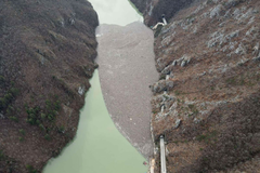 Tone otpada zatrpale Drinsko jezero: Višegrad ponovo postaje „regionalna deponija“