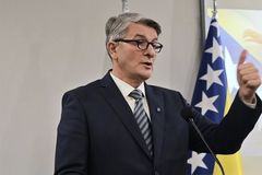 Šemsudin Mehmedović zabrinut za ćirilicu