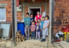 "Hoću da sa svojih deset prstiju HRANIM DESETORO DJECE": Dvanaestočlana porodica iz Banjaluke započinje mali porodični posao