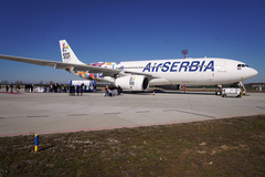 Prvi let nakon obustave: Avion iz Dubaija sletio u Beograd