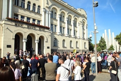 Protest ispred Gradske uprave: Radnici "Vodovoda" traže poskupljenje vode, a plivački klubovi rješenje za bazen