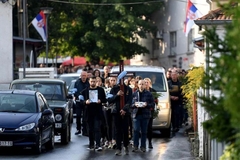 Ubijeni Stefan Nedeljković uz baklje ispraćen na vječni počinak(FOTO,VIDEO)