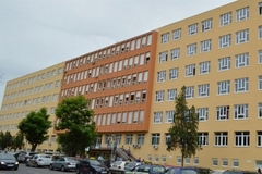 Radnik škole upucan u vrat, u toku operacija u UKC Tuzla