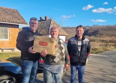 SNSD Lopare u humanim akcijama: Paketima uljepšali praznične dane sugrađanima