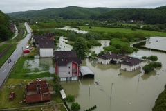 U Novom Gradu ponovila se 2014. godina: Stanovnici sa strahom iščekuju noć, vodostaji Une i Sane i dalje rastu, saobraćaj je otežan (FOTO)