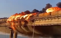 Gori Krimski most, dijelovi konstrukcije pali u more /VIDEO/
