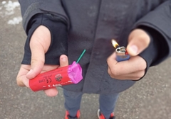 Dječaku (12) povrijeđenom u eksploziji petarde AMPUTIRAN dio kažiprsta