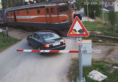 "Voz uvijek ima prednost" Neodgovorni vozač ignorisao rampu na pružnom prelazu kod Incela 