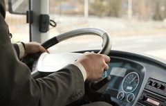 Mladi teško do volana autobusa