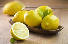 Limun u rerni protiv insekata u kući