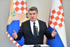 Milanović u Derventi dijeli odlikovanja pripadnicima HVO, srpske boračke organizacije ogorčene