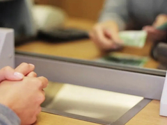 Zaposlena u banci „uzela“ milione od klijenata