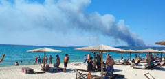 Vatra guta Halkidiki, stotine turista evakuisane, prijete kazne