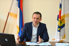 Opština nerazvijena, a Milićević traži luksuz: Načelnik Šamca naručio auto od 105.000 KM