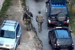 Nova akcija na Kosovu: Policija prokopala puteve i postavila betonske barijere