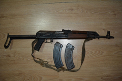 Uhapšen zbog tuče, policija mu pronašla zasade konoplje i automatsku pušku (FOTO)