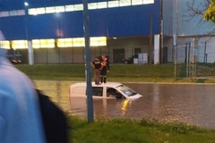 Nevrijeme zahvatilo i Srbiju, poplavljene ulice (FOTO/VIDEO)