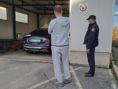 Stanivuković: Pretresaju mi automobil i pratnju uz pse tragače