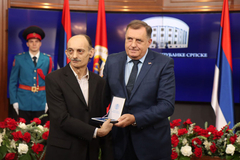 Dodik uručio posthumna odlikovanja za zaslužne borce