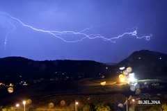 Upaljen meteoalarm: Meteorolozi najavili pljuskove, led i vjetar (FOTO)