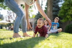 Počinje isplata pomoći od 750 KM nezaposlenim roditeljima sa četvoro i više djece