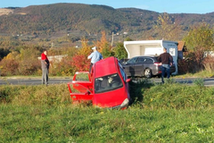 Saobraćajna nezgoda na putu Banjaluka-Prijedor, ima povrijeđenih