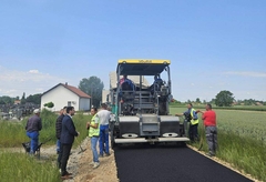 Bijeljina: Počelo asfaltiranje puta u Batkoviću - novi asfalt za bolje i sigurnije uslove saobraćaja