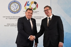 Dodik stigao na samit, dočekao ga Vučić