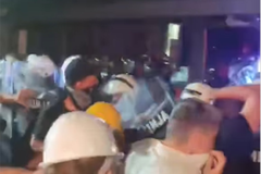 Sukob policije i građana ispred Filozofskog fakulteta u Novom Sadu (VIDEO)