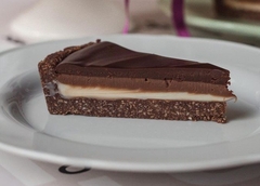 KORICA OD KEKSA I FIL OD 3 VRSTE ČOKOLADE: Tart koji se ne peče - spremite ga za slavu, rođendan ili praznike