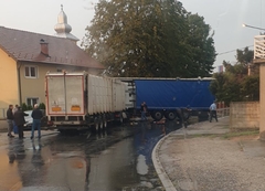 Dva lica povrijeđena u sudaru kamiona