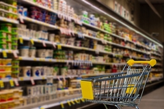 U nekim marketima od jutros sniženje: Proširena lista proizvoda u RS koji će pojeftiniti (FOTO)
