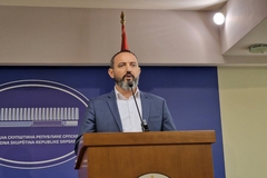 Vukelić: 49 poslanika diglo ruku za zakon koji guši slobodu govora