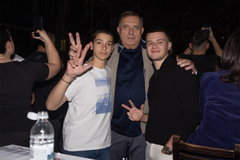 Dodik sa unucima na koncertu Aleksandre Prijović: "Ništa ljepše" (FOTO)