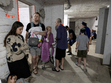 Izrael čeka udar iranskih dronova: Skloništa puna, police prazne