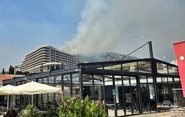 “Bilo je vrelo i strašno, danas pada garež”: Turisti za InfoBijeljinu svjedoče o velikom požaru u Crnoj Gori (FOTO)