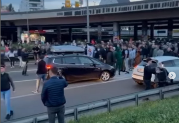 BLOKIRAN AUTO-PUT U BEOGRADU Ljudi izašli na ulice zbog dešavanja na Kosovu
