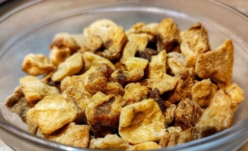 Čvarci do te mjere poskupjeli da ih prodavci NUDE NA KOMAD (FOTO)