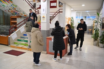 Bijeljina: Počelo glasanje, građani poranili da biraju predsjednika (FOTO)